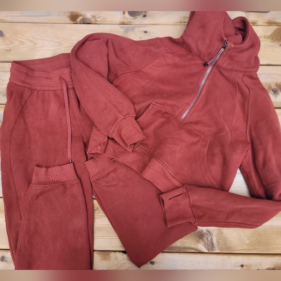 Lululemon Scuba Set - Picture 1 of 5